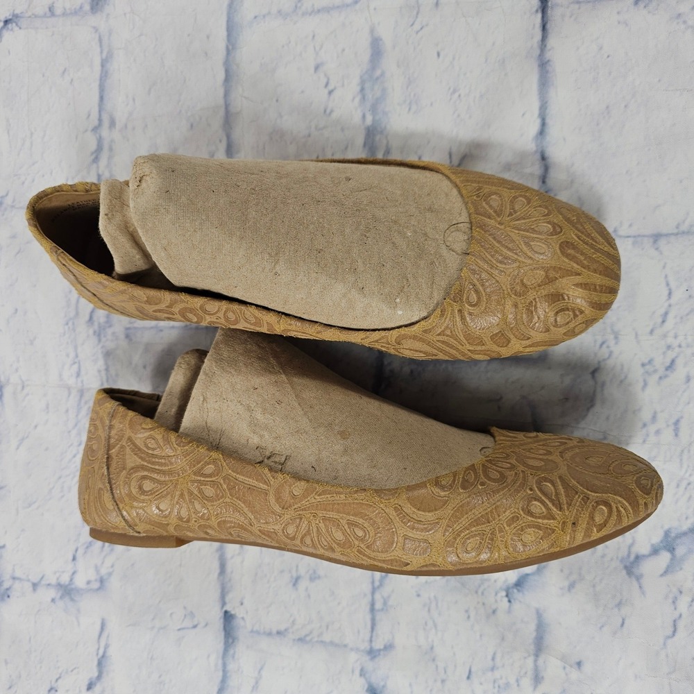 b.o.c. Born Concept Ballet Flats Womens 7 Tan Embossed Paisley Slip On Shoes